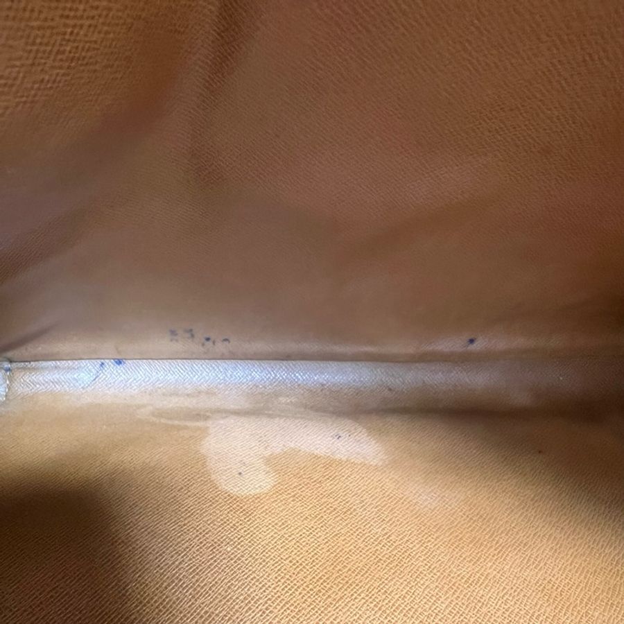 Lv 经典老花手拿包-23
