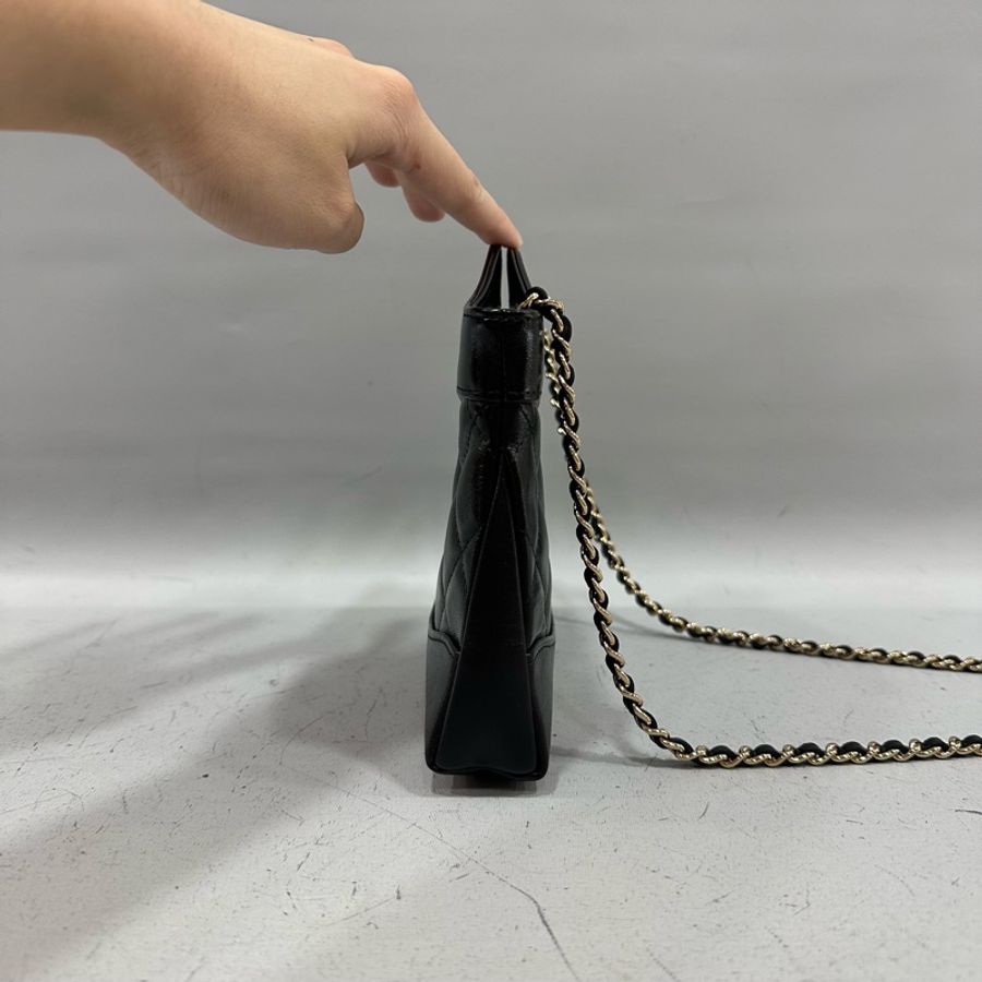 Chanel Ap3656 黑皮銀釦斜背包 nano 31 bag-1