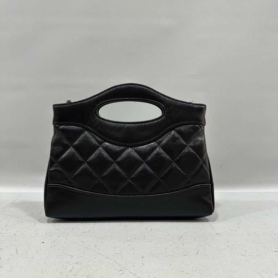 Chanel Ap3656 黑皮銀釦斜背包 nano 31 bag-2