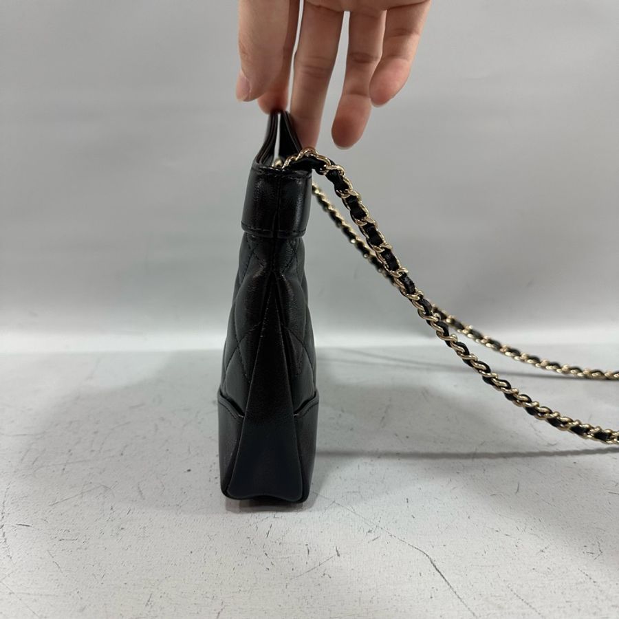 Chanel Ap3656 黑皮銀釦斜背包 nano 31 bag-3