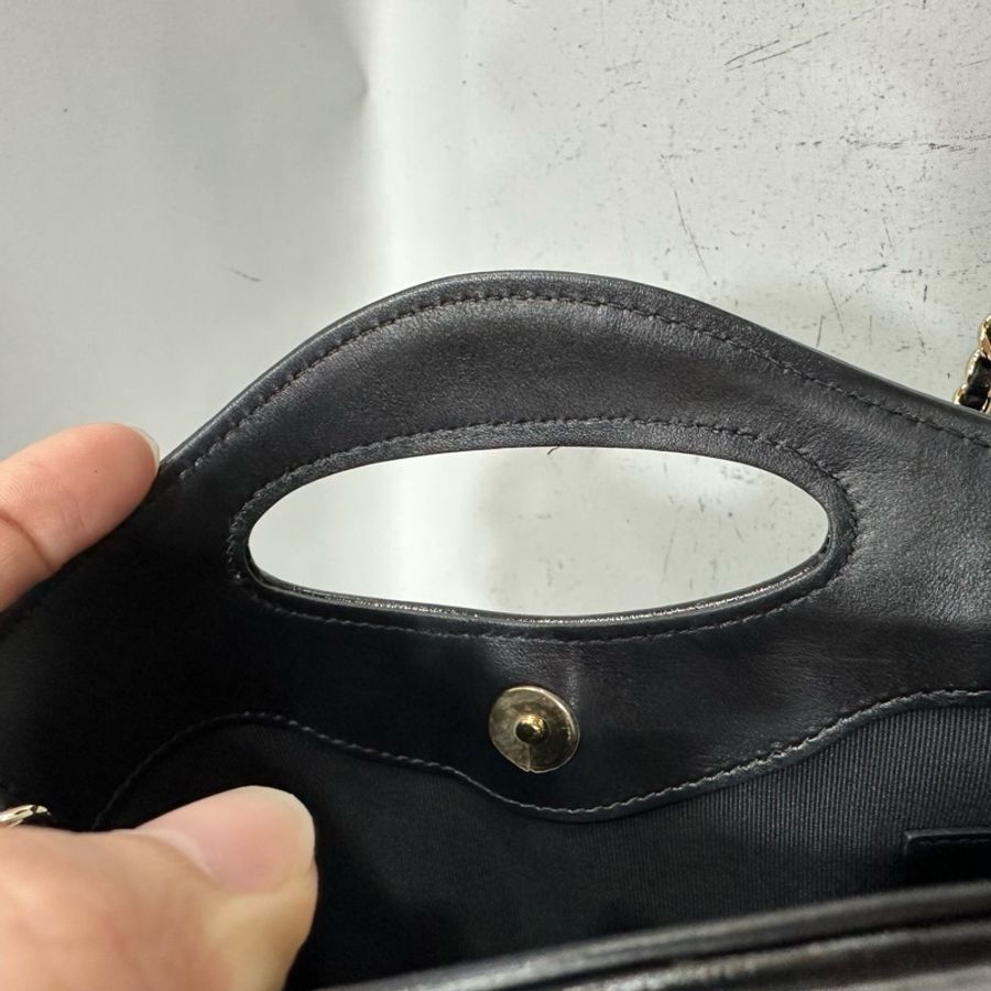 Chanel Ap3656 黑皮銀釦斜背包 nano 31 bag-19
