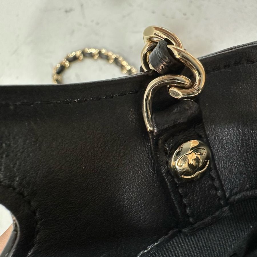 Chanel Ap3656 黑皮銀釦斜背包 nano 31 bag-22