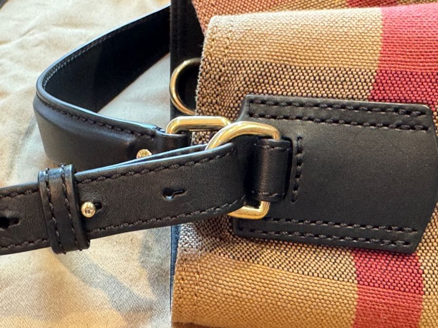 Burberry經典格紋帆布水桶包-9