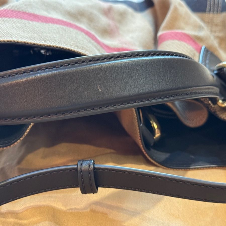 Burberry經典格紋帆布水桶包-11