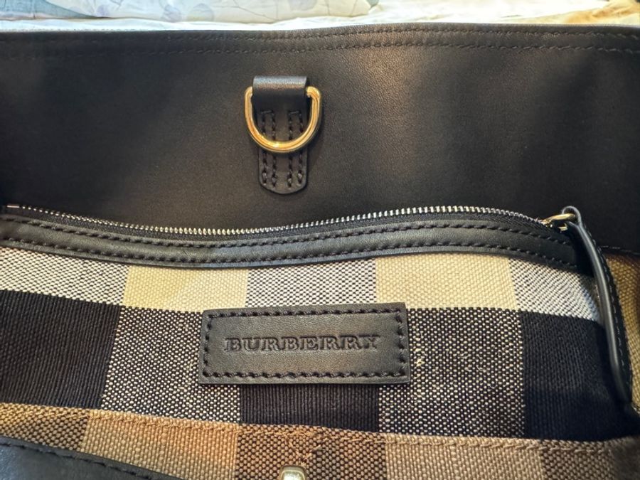 Burberry經典格紋帆布水桶包-12