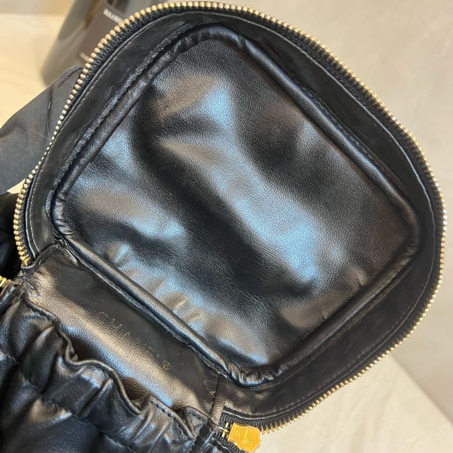 CHANEL 經典款化妝箱包-24