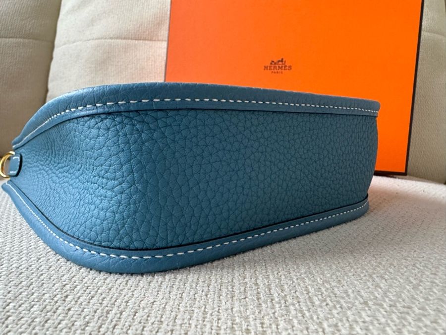 Hermes mini Evelyne 牛仔藍 金釦 配上原色肩帶-8