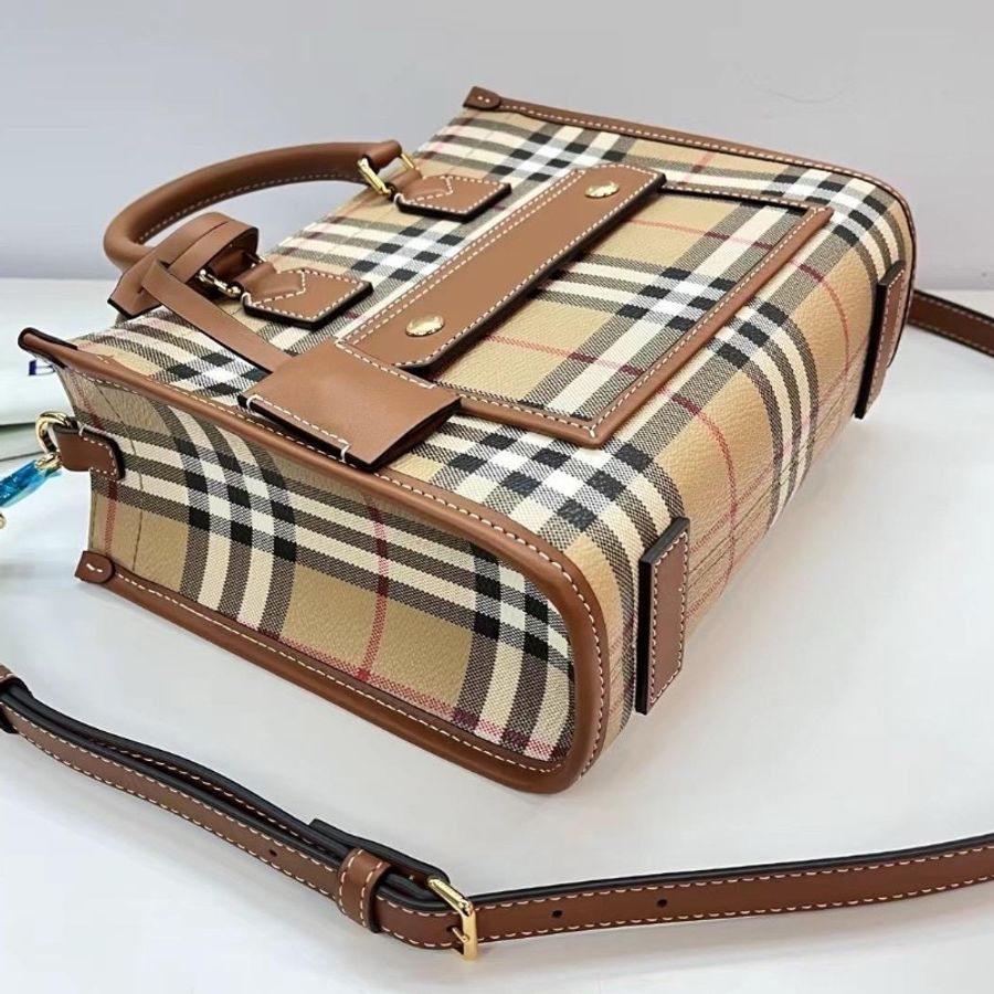 Burberry Freya 8097566-1