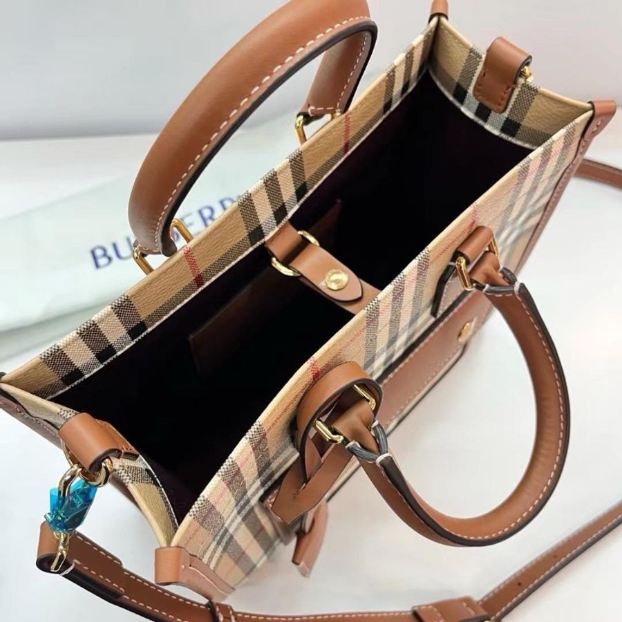 Burberry Freya 8097566-2