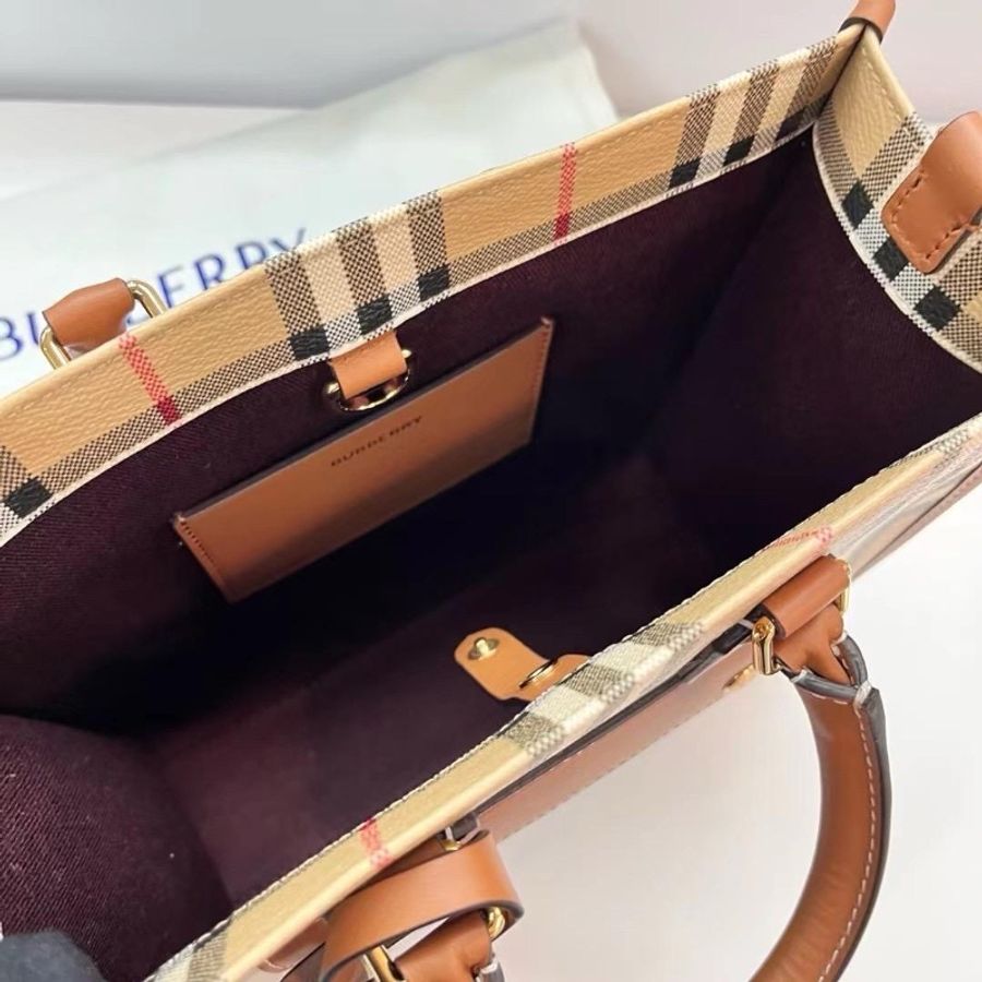 Burberry Freya 8097566-3