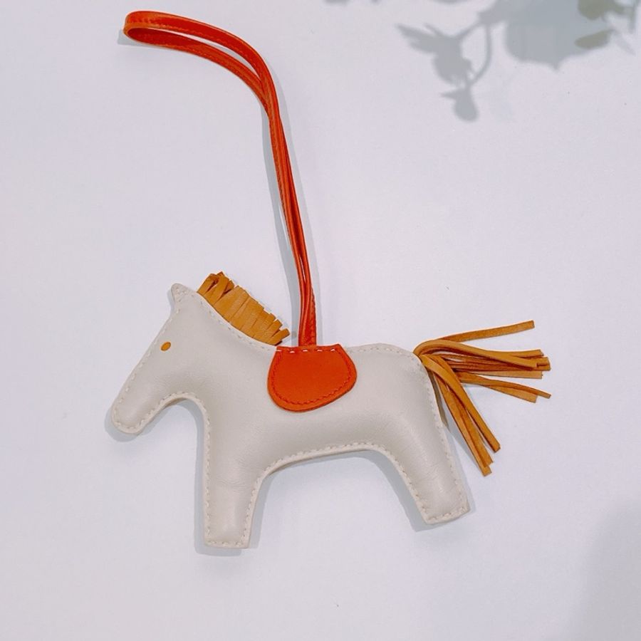 TW4371 Hermes 愛馬仕 中號小皮具 馬掛件Rodeo MM Charm Craie/Sesami/Cornerian-3
