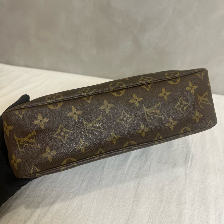 Lv 經典老花款化妝包-8