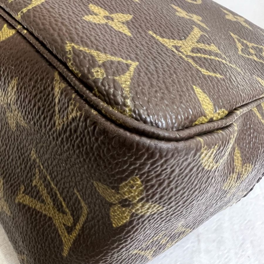 Lv 經典老花款化妝包-14