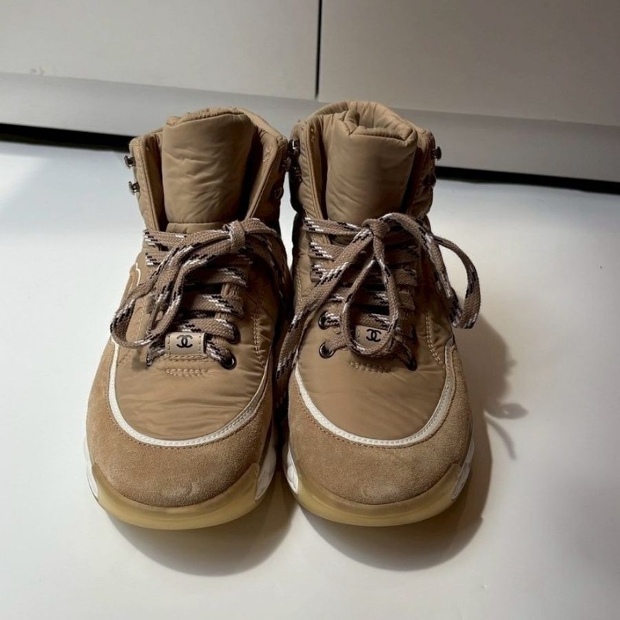 Chanel 白底淺駝色布+麂皮短筒休閒鞋-1
