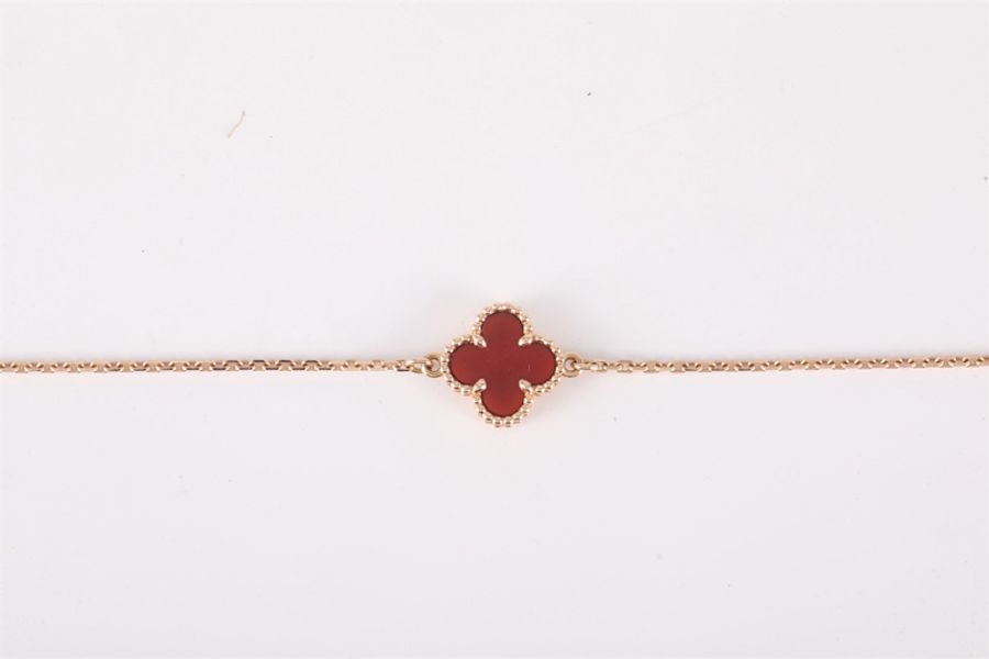 VAN CLEEF&ARPELS(梵克雅寶) Sweet Alhambra 小號單花手鏈 新扣 18K玫瑰金/紅玉髓 S-M碼 玫瑰金-2