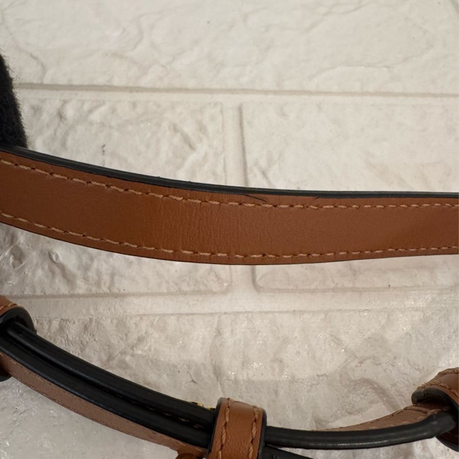 LOEWE白logo白布面咖邊半圓斜背包-24