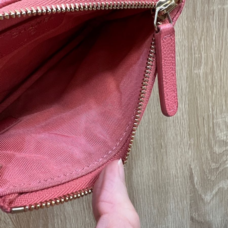 Chanel 玫粉荔枝牛皮金釦零錢包A82365-9