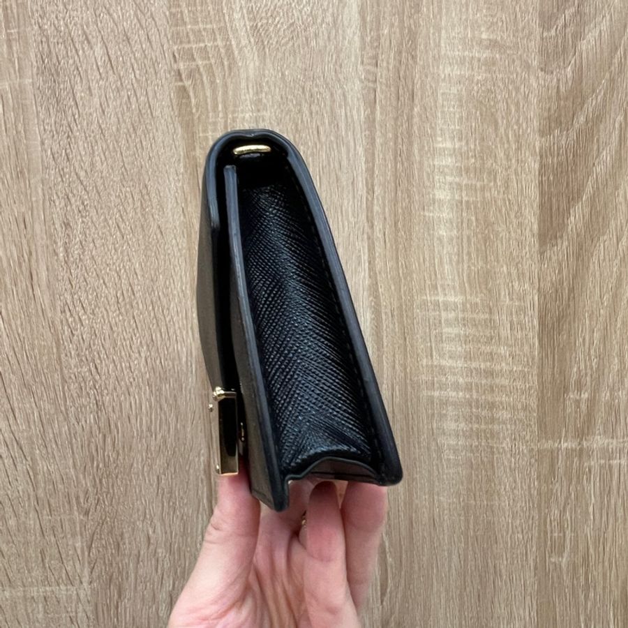 Prada 黑防刮牛皮下蓋斜背包-2