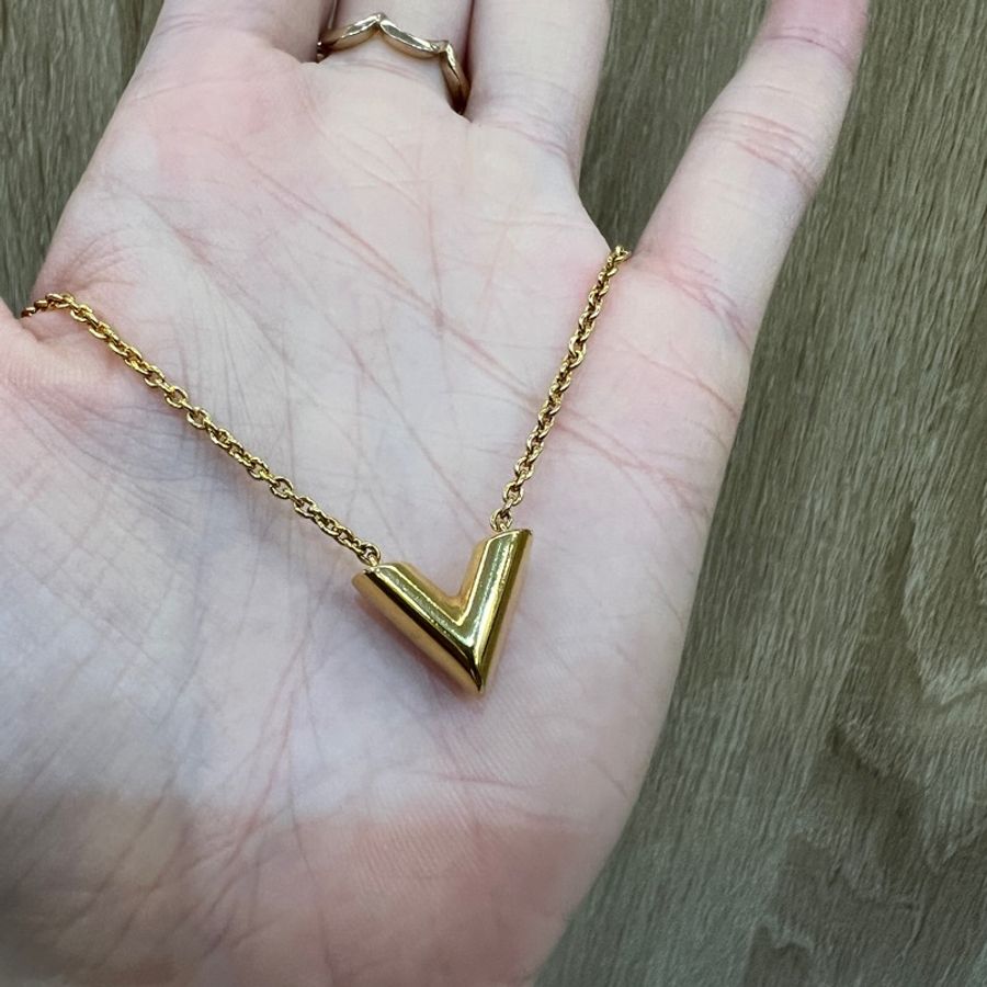 LV 金色金屬Essentia V型項鍊M61083-1