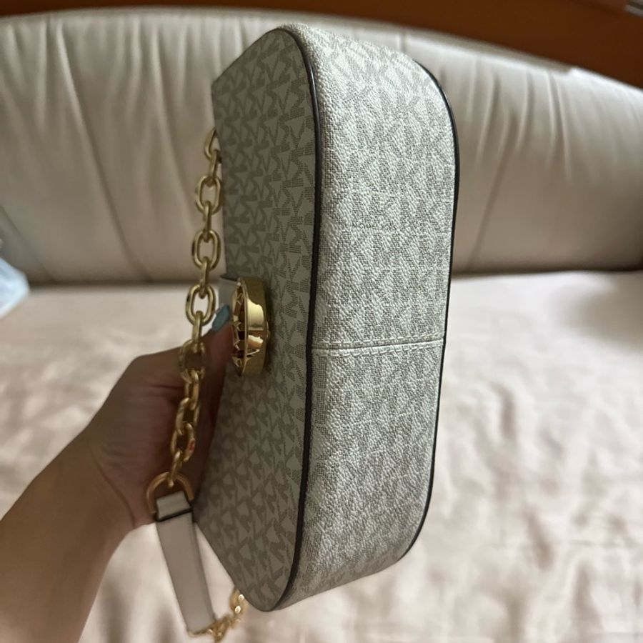 全新滿版白色鏈條半月包Michael kors-8