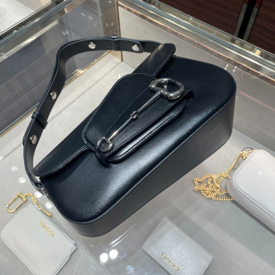 🎁夏季折扣倒數🎁Gucci 764155 Horsebit 1955 皮革斜角肩背包 黑色-4