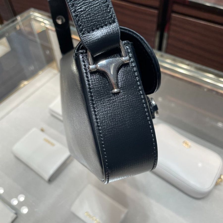 🎁夏季折扣倒數🎁Gucci 764155 Horsebit 1955 皮革斜角肩背包 黑色-8