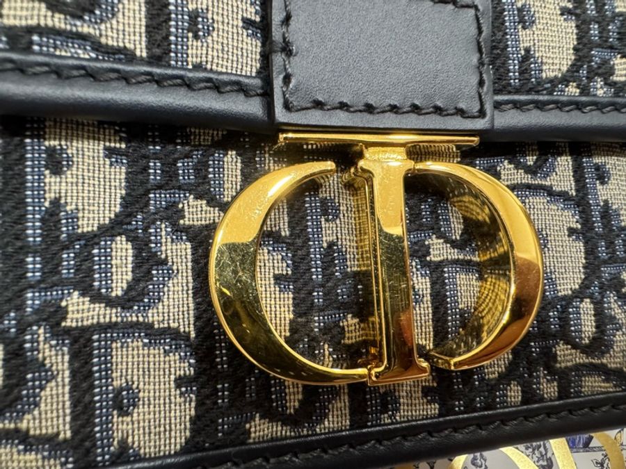 DIOR(迪奧) 30Montaigne 蒙田 EAST-WEST 老花 帆布 金扣 鏈條包-43
