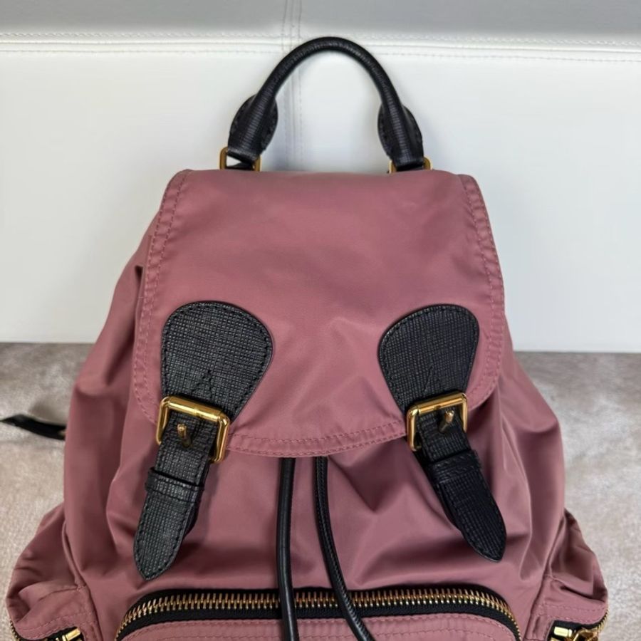 甜甜美BURBERRY 雙肩尼龍後背包-1