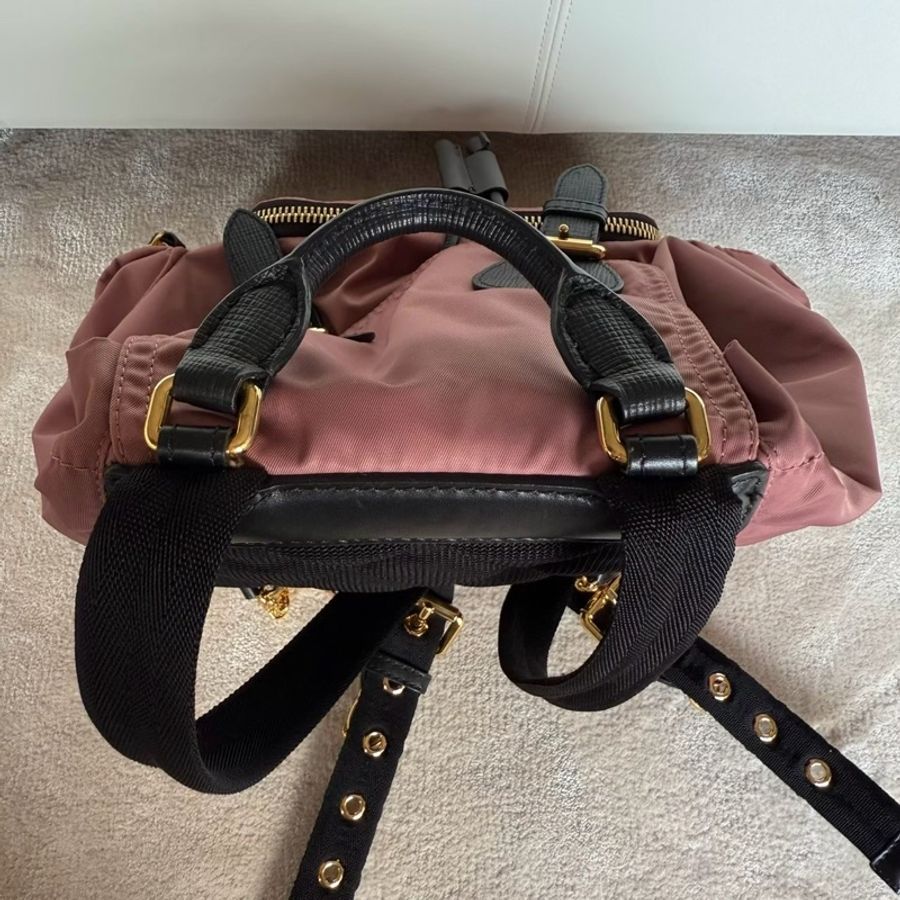甜甜美BURBERRY 雙肩尼龍後背包-10