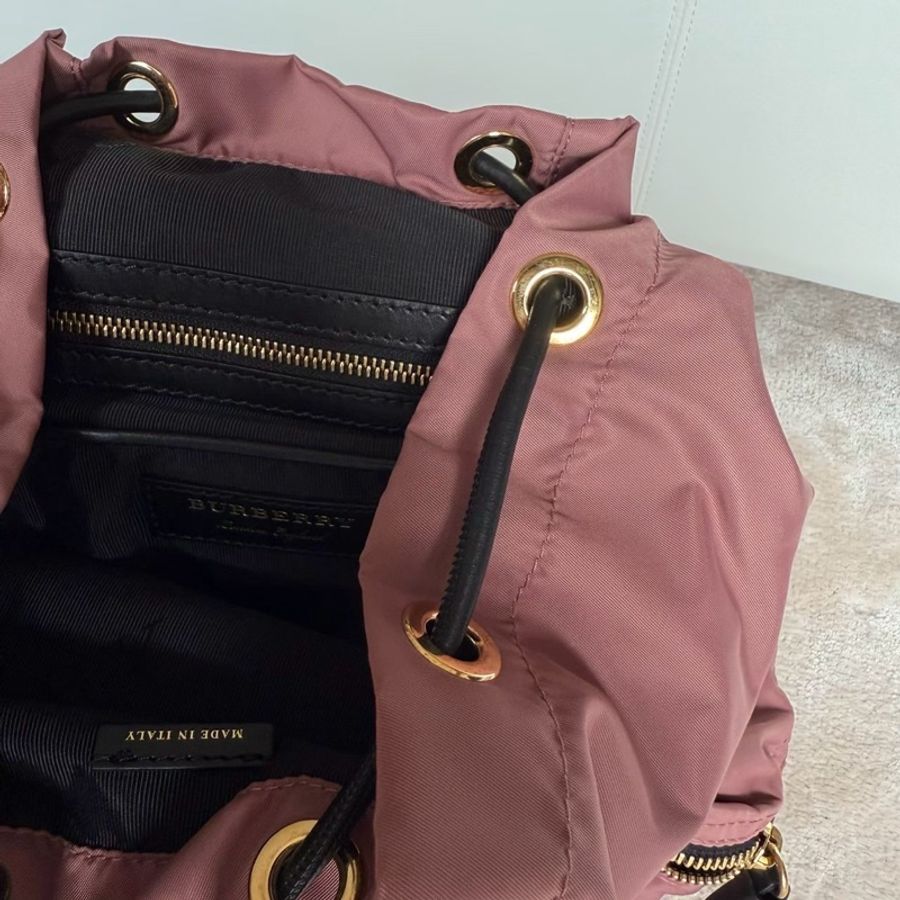甜甜美BURBERRY 雙肩尼龍後背包-19