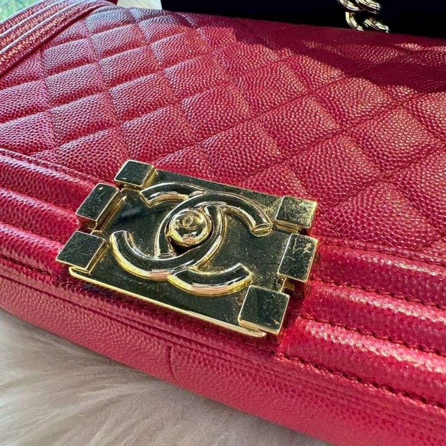 CHANEL 桃紅色淡金扣 Boy25-3