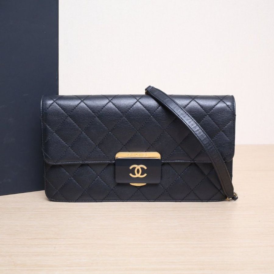 CHANEL(香奈兒) 黑色 22開 金扣 CF 亞克力扣 菱格紋法棍 單肩包-1