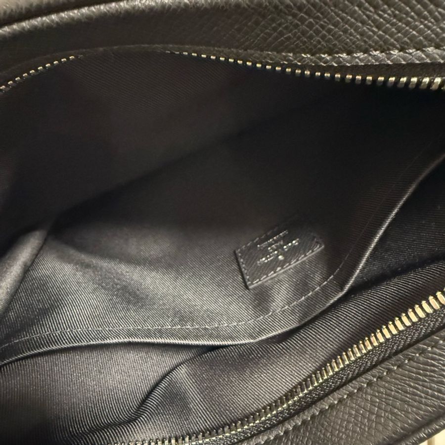 LOUIS VUITTON Taiga 郵差包 M33435-3