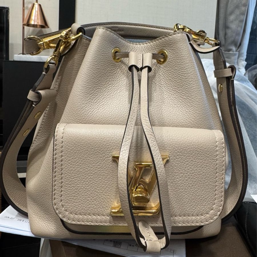 LOUIS VUITTON LOCKME BUCKET MM 米色-1