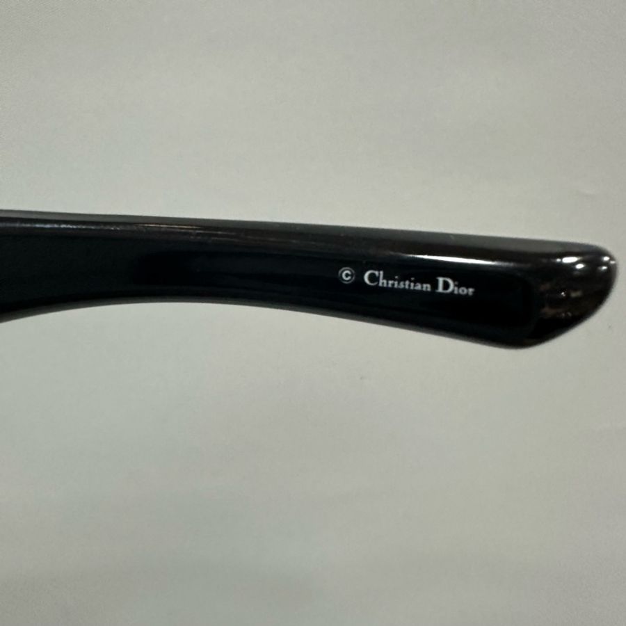 Christian Dior 黑膠框水鑽LOGO墨鏡-12