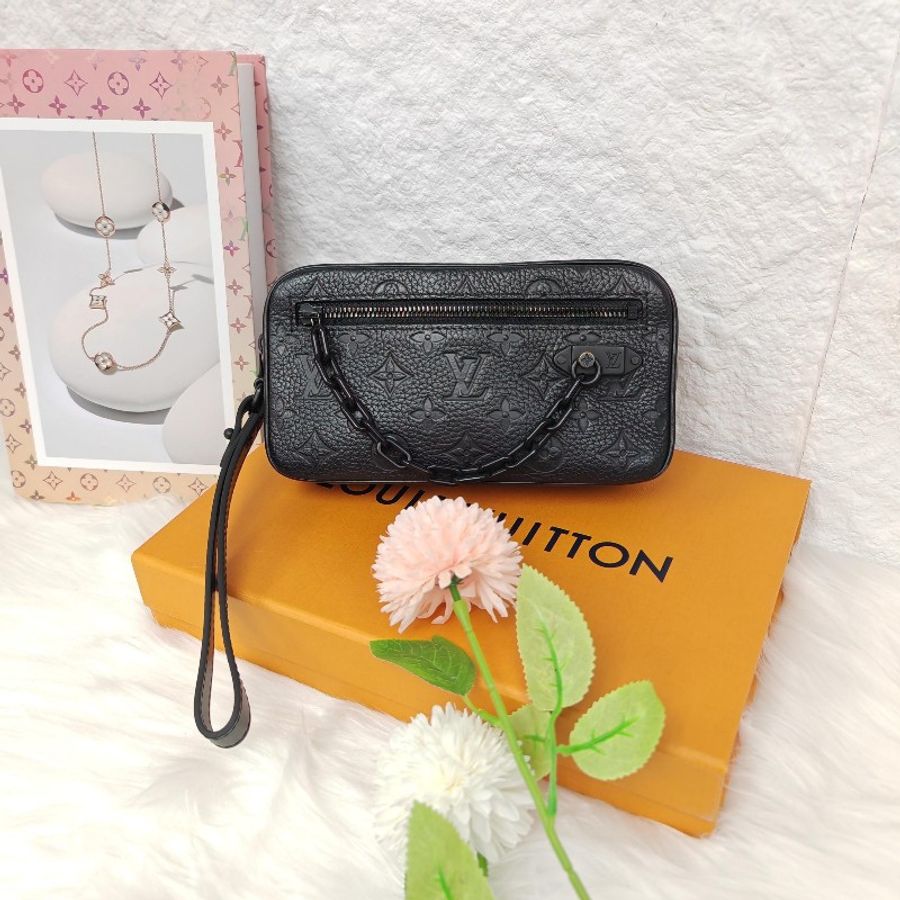 LV Pochette Volga 黑色 壓紋老花 牛皮 中號 芯片款-0