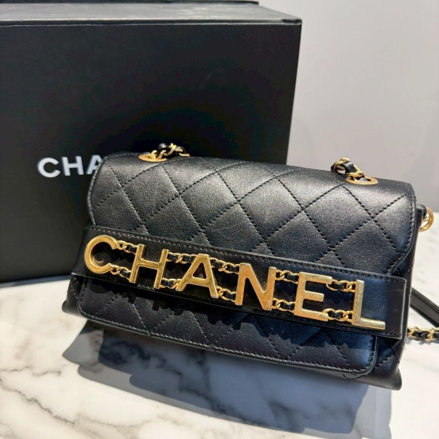 CHANEL 限量款字母小型口袋包-0