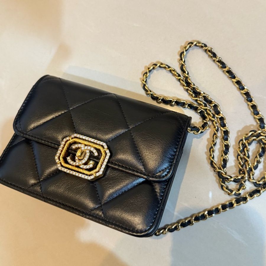 Chanel 香奈兒限量款牛皮菱格金鑽口蓋包-1