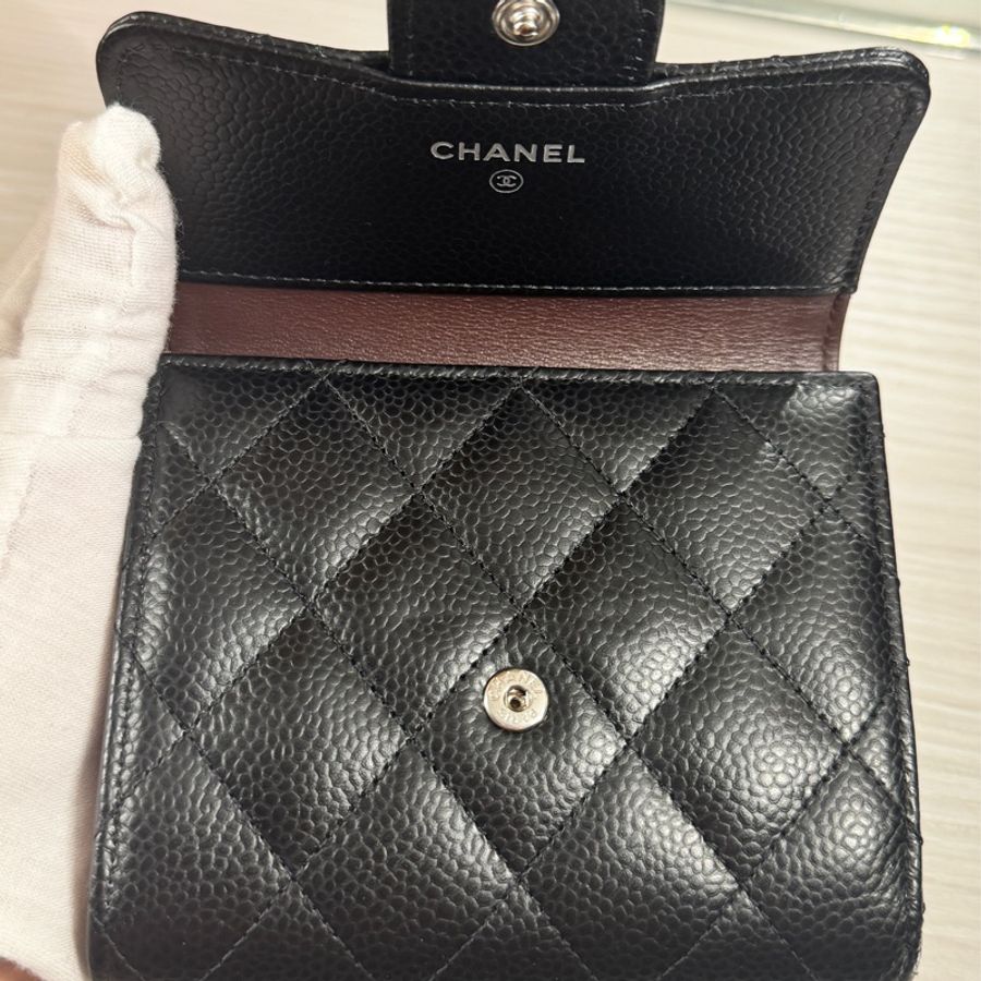 ✶芯片款✶ Chanel 香奈兒 經典口蓋三折短夾 黑銀荔枝皮-4