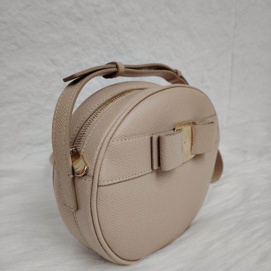 Ferragamo 菲拉格慕 圓餅包-1