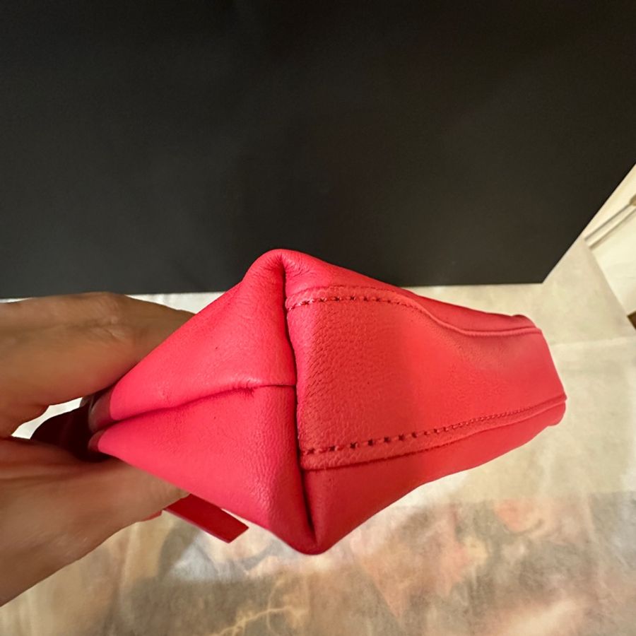 LONGCHAMP真皮桃粉色小斜包-4