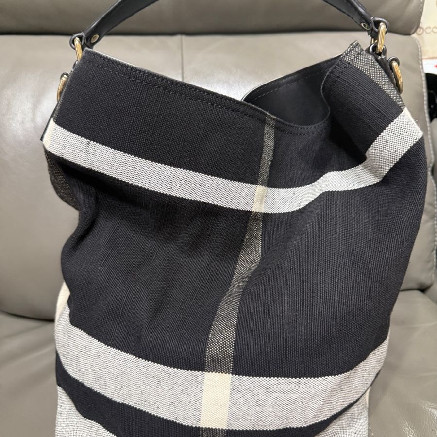 ⭐️BURBERRY 很稀有的黑水桶包-6