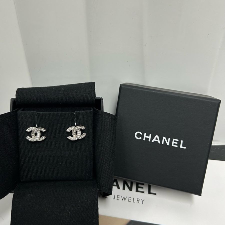 Chanel B20雙C鑲鑽耳釘 附件:盒子，塵袋~-1