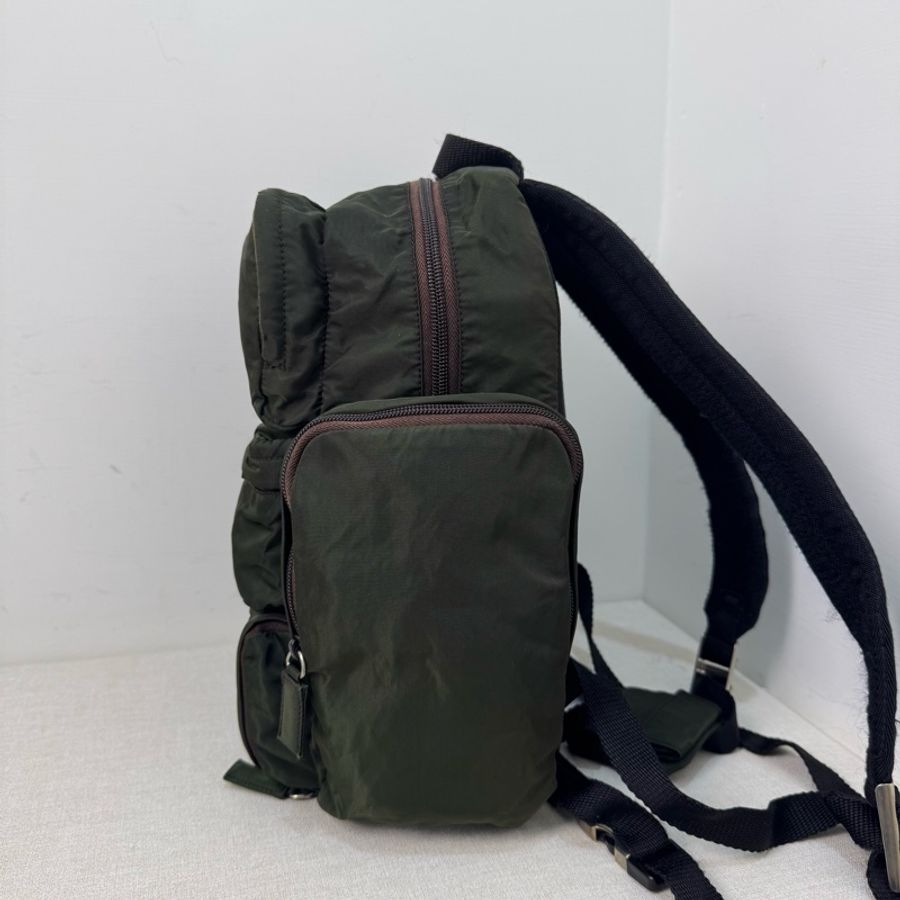 PRADA 墨綠帆布鐵牌後背包-5