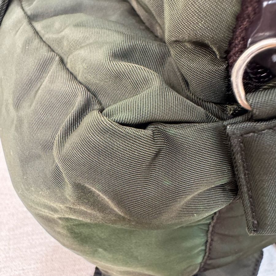 PRADA 墨綠帆布鐵牌後背包-8