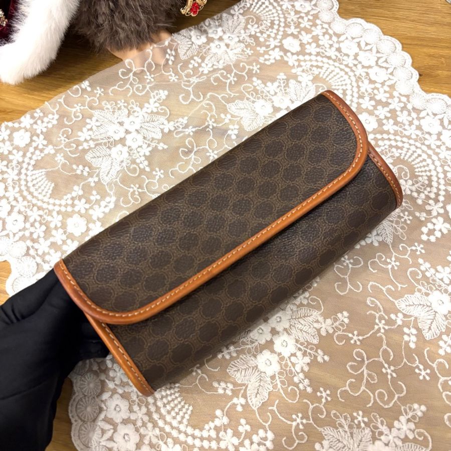 Celine Macadam Pouch 啡色凱旋門圓筒形腋下包 斜揹袋 送肩帶-5