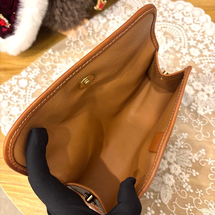 Celine Macadam Pouch 啡色凱旋門圓筒形腋下包 斜揹袋 送肩帶-13