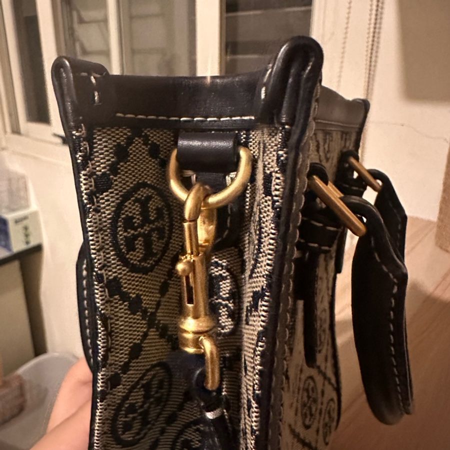Tory Burch 經典復古藏藍老花琴譜包-7
