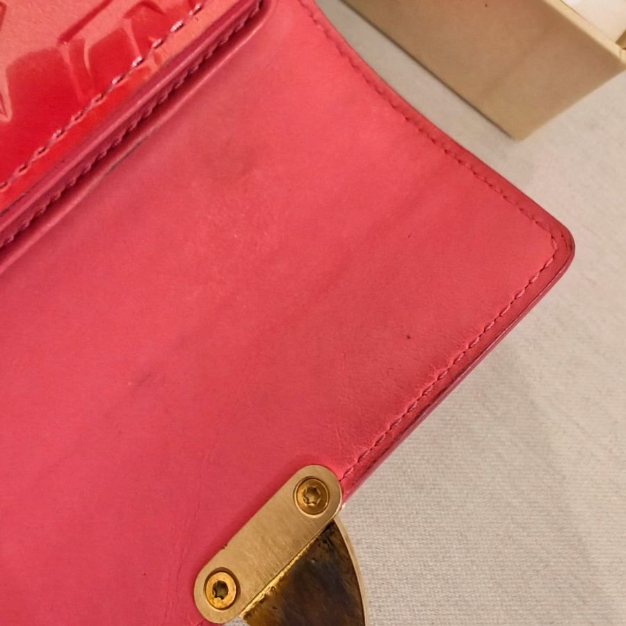 Louis Vuitton 漆皮壓花短夾-18