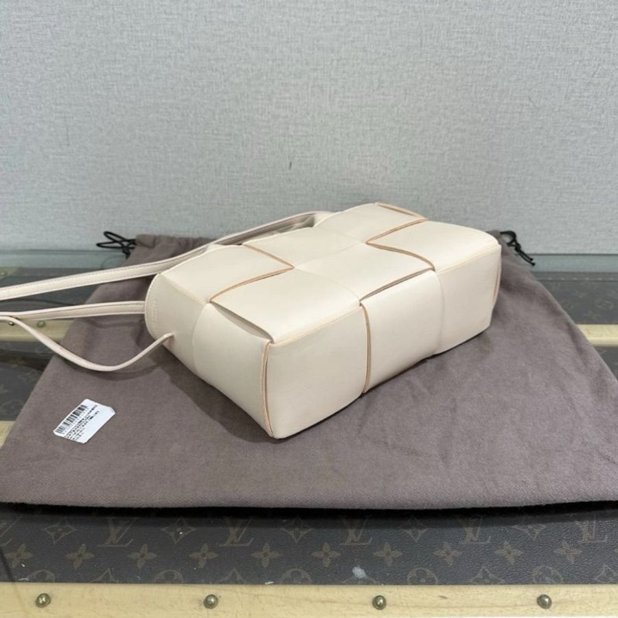 BV 浮雕粉mini ARCO托特手提斜背包 28*16*8 99新配件塵袋-4
